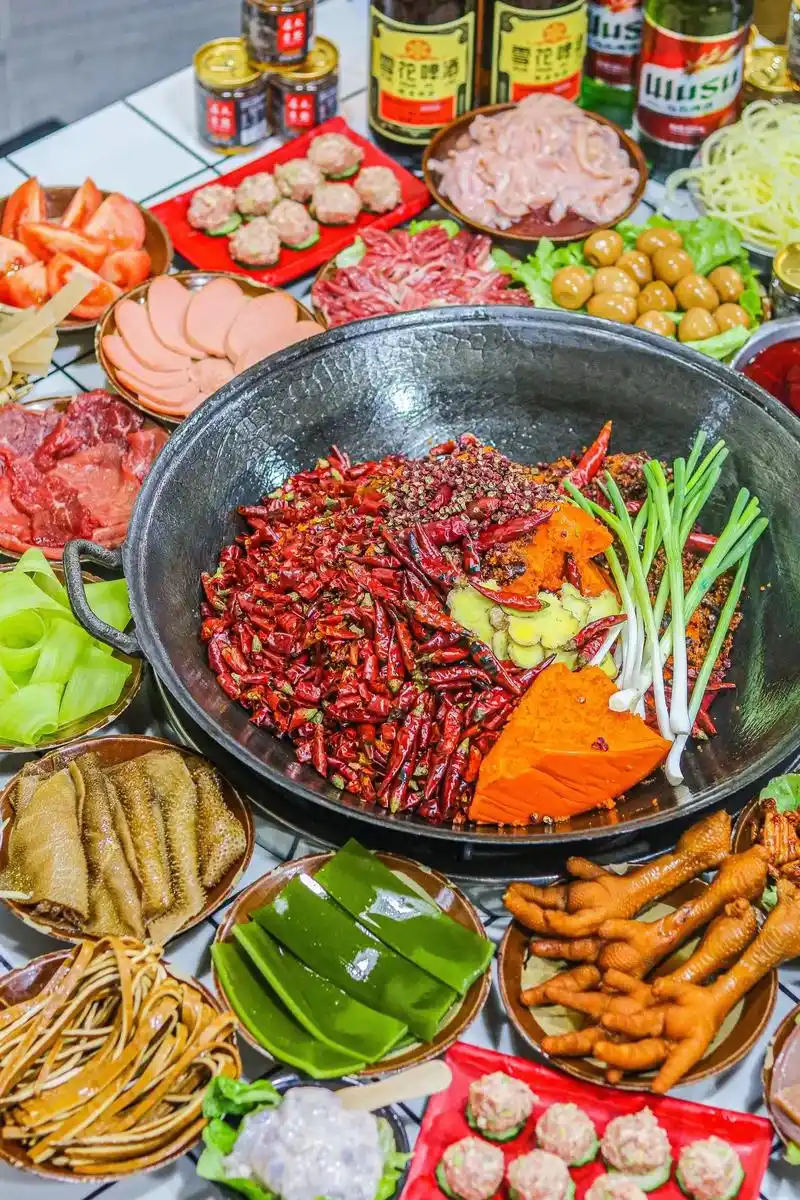 必须要本地人带路才吃得到6015社区牛油火锅.