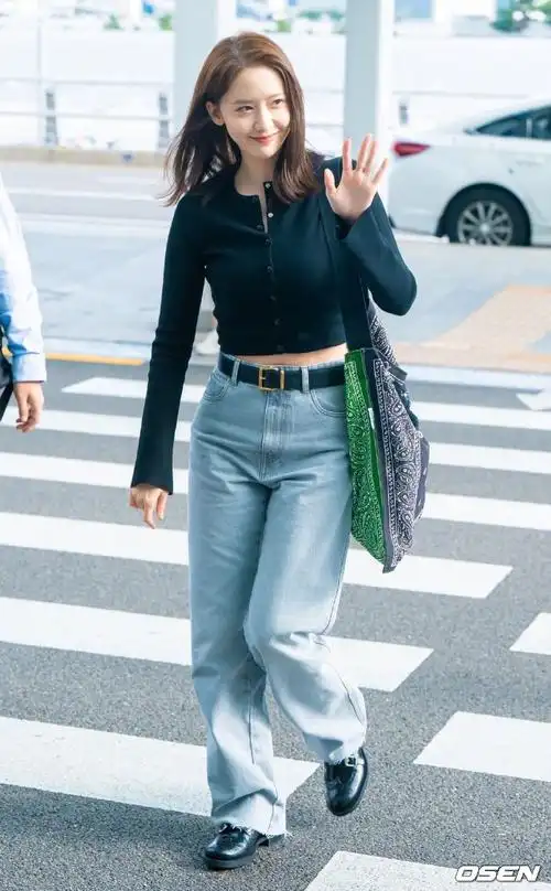 林允儿雅诗兰黛亚太区品牌代言人##林允儿演员出道十六周年快乐