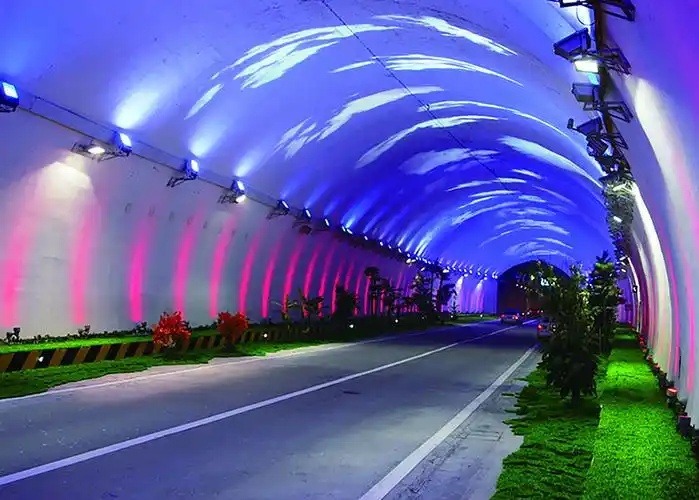 p>秦岭终南山公路隧道(qinlingzhongnanshan highway tunnel)是中国