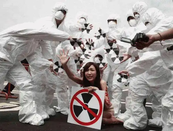 25日会在台北市"某个特殊敏感地点",上演《宁裸不核》户外裸体行动剧