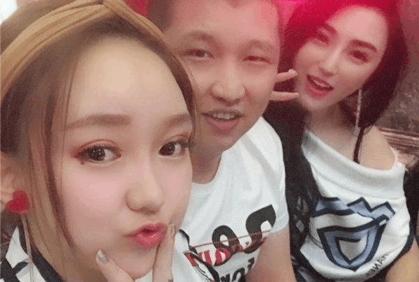 刘大美人真实身份曝光 听说乔四的侄女儿沦落到靠快手为生.doc