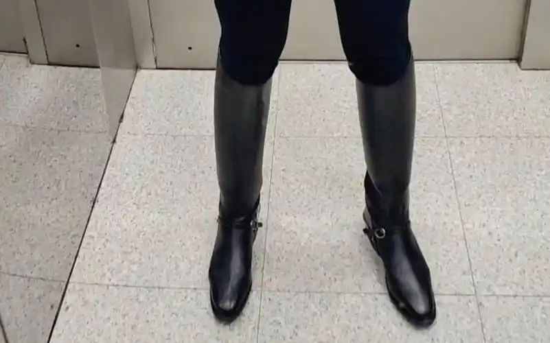 我感觉我的腿就适合穿马靴