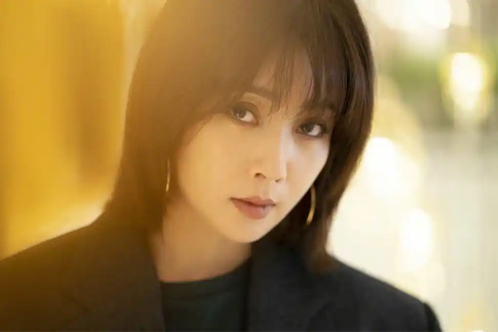 殷桃短发西服酷飒写真图片99