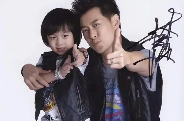 不老传说林志颖!与kimi兄弟情深,萌娃变小伙,时间仿佛停滞!