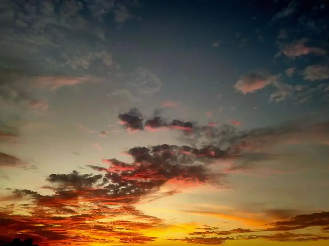 傍晚下班天空美丽的一角,刚好让我遇到.
