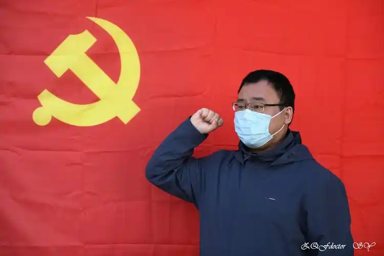 医心向党,共克时艰……党旗下的庄严宣誓