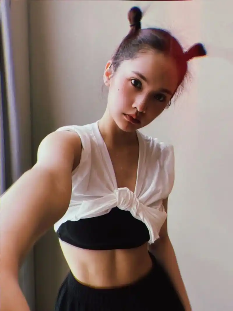 杨丞琳又晒健身照