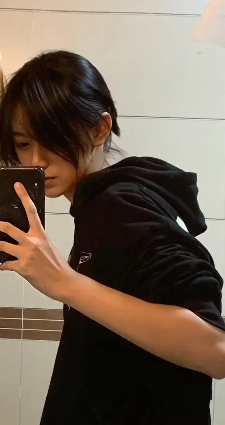 巧克力短毛小狗.#中性风 #射手 #女生帅起来 - 抖音