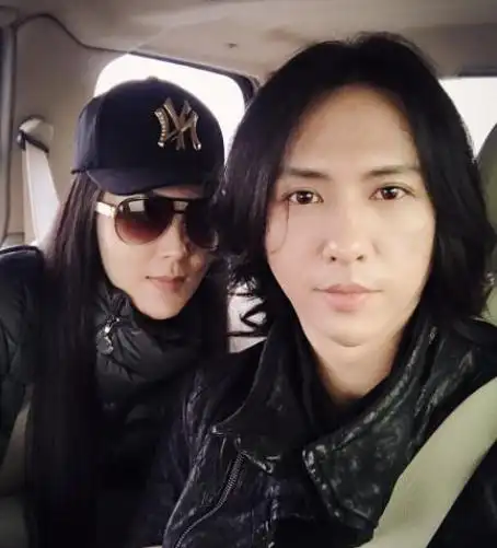 披荆哥哥人气王张淇32岁成了黑豹主唱与御姐范老婆丁克多年