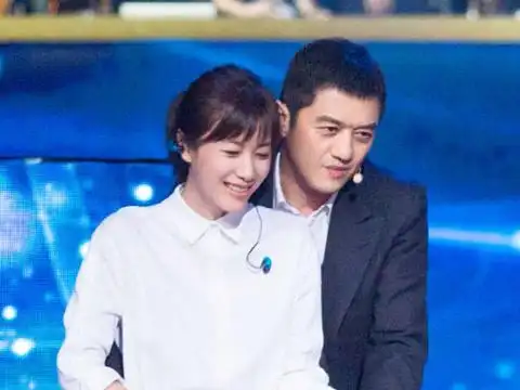 跨界歌王3之徐静蕾演绎王菲《匆匆那年》现失误 李亚鹏献花