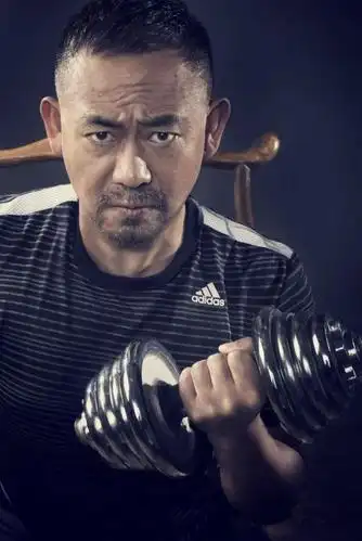 姜武为出演《八佰》暴瘦30斤:有种男人,注定能成功!