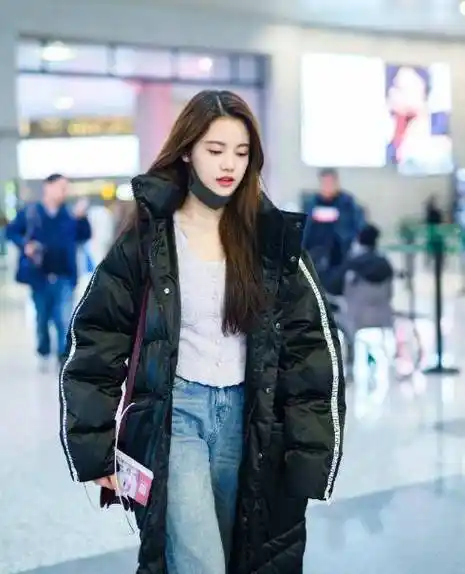 snh48孙珍妮机场私服,超保暖羽绒服搭配阔腿裤,少女示范穿搭!