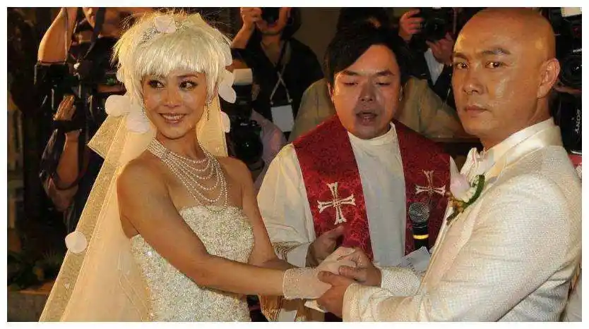 张卫健自曝结婚3次,新娘是同一人,心疼老婆生不了孩子干脆不要_婚礼