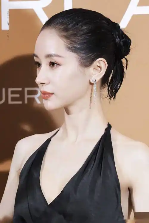 王子文,人间尤物的颜值与性感身材让人惊叹不已!