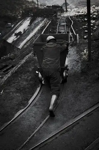 一组看了让人心酸的照片,每一份温暖背后的辛酸血泪