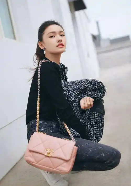 原创林允鲶鱼脸太高级难怪能被周星驰看上颜值让女明星都酸了