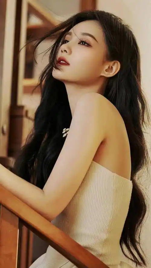 李一桐气质型美女,清纯性感随意切换