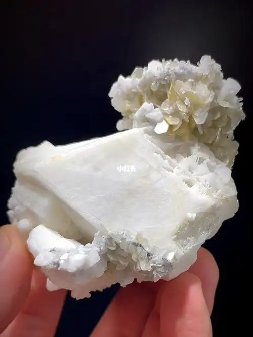 雪宝顶长石云母花