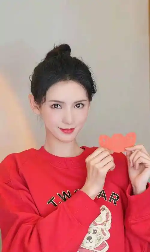 任嘉伦成毅一哥位置争不停?_袁冰妍_李小冉_张予曦