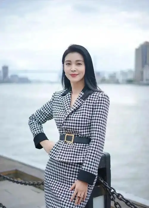 李冰冰自曝不婚10亿身家全给他