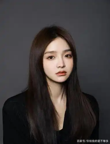 侧脸绝美的气质女神