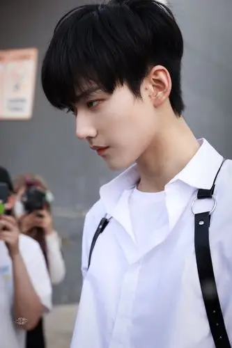 周柯宇这个侧颜