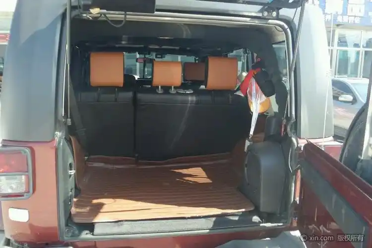 jeep牧马人后备箱