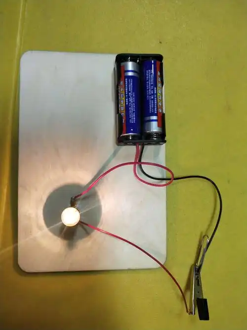 12月15日科学课 小灯泡亮了