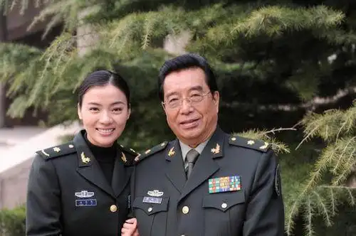 揭被特招入伍的女星 陈思思入二炮韩红进空政(图)