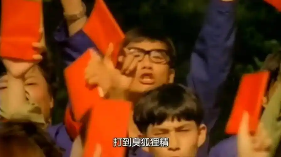 但好景不长.  批斗人的国栋,自己家里反而被批.