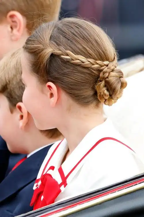 22张欧洲王室小公主的优雅发型照片欣赏