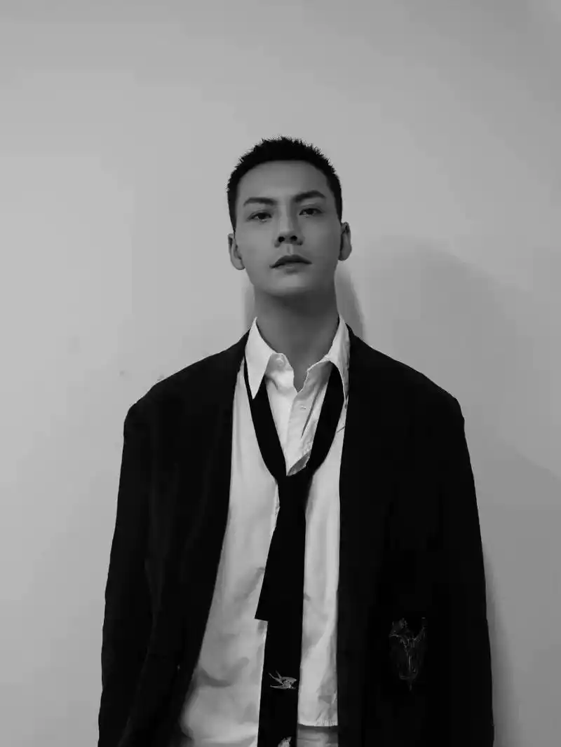 陈伟霆壁纸之短发酷帅系列