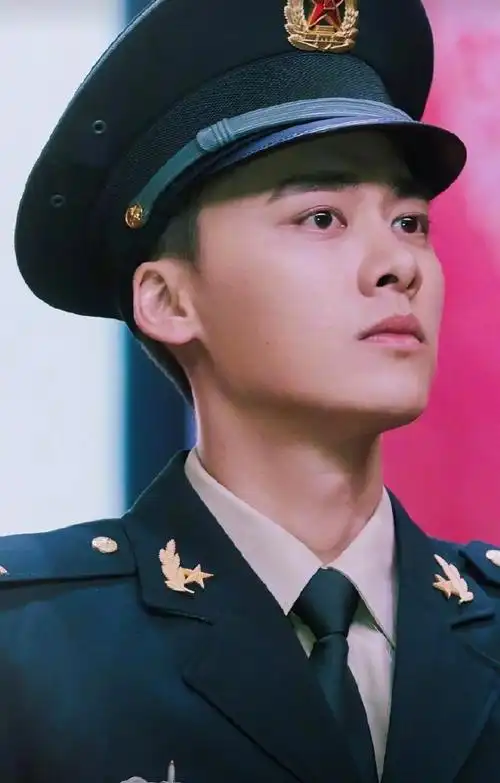 李易峰超话#超正点的军装男神#《号手就位》李易峰7015夏拙峰峰