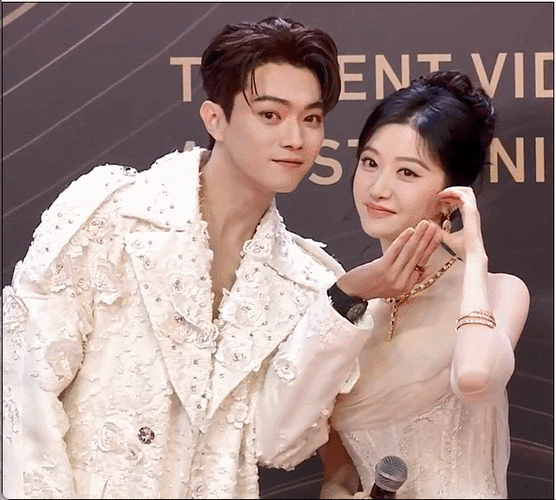 景甜希腊女神妆#梦回乐游原了,许凯景甜5连拍简直是李嶷崔琳在发喜糖