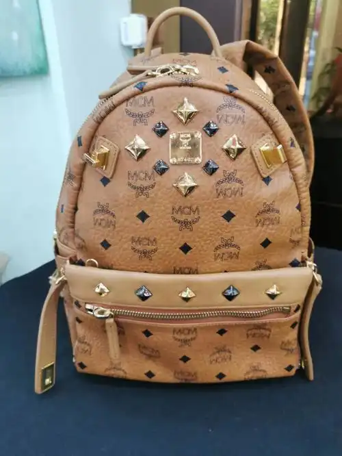 几乎全新膜基本都在mcm双肩包 中号 手包可拆卸 铆钉款,2xxx#mcm包包