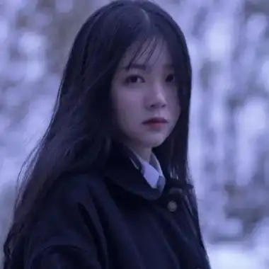 侧脸长发气质御姐女头 孤傲冷艳的不易撞小众微信女头_女生头像_美头