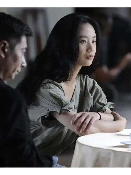 最会演戏90后?27岁李梦全素颜《隐秘的角落_素颜_隐秘的角落_影视_电