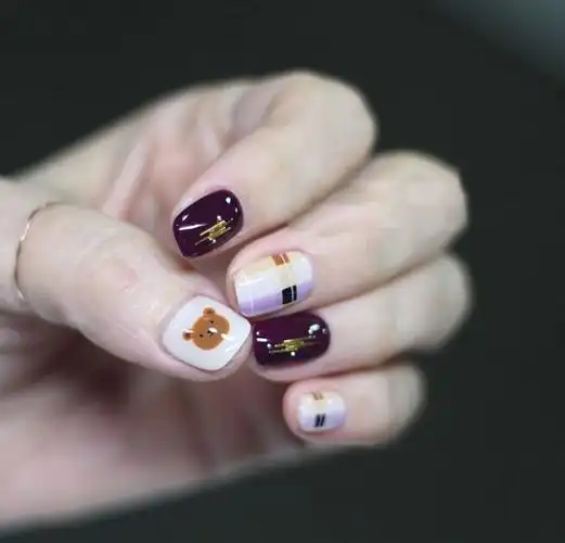 简约小清新美甲教程,这样的美甲还去美甲店真的亏大了!_图案