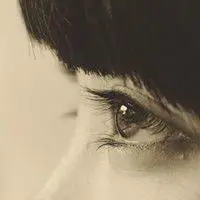 充满忧郁情怀的眼神头像_微信头像图片大全