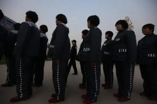 郑州"女少年犯"的监狱生活:她们也爱美(组图)