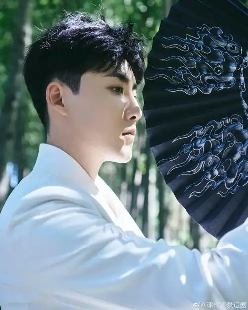 就要收官了,好舍不得扇不离手的余墨@张睿ray啊仙气中又带温柔,帅哥多