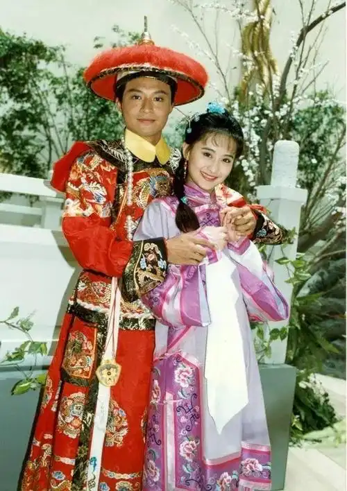 说是官配,陈德容和马景涛也只合作过《梅花烙》和《水云间》两部琼瑶