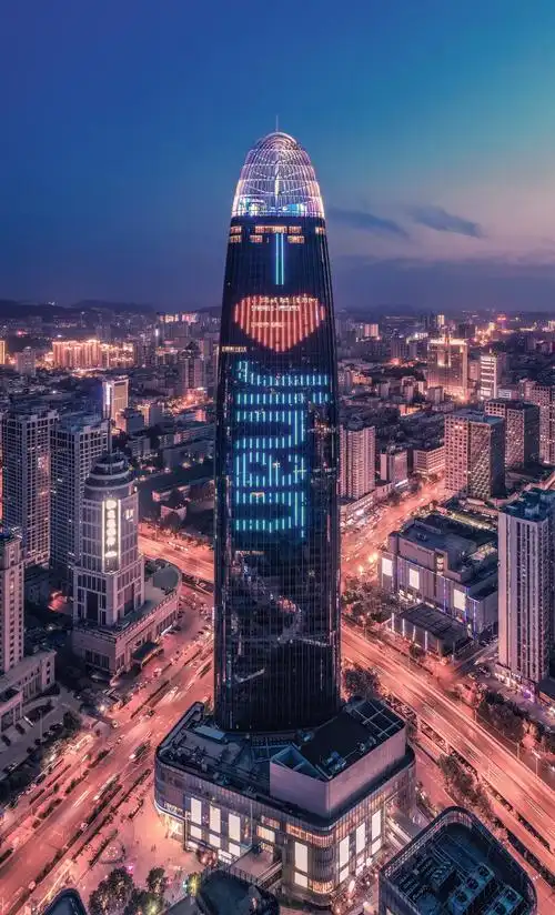 济南绿地中心 来自 微醺 | 天空之城