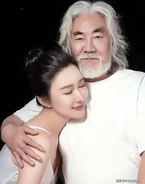 半年为张纪中取卵七十颗,如今又怀上三胎,小三上位的杜星霖真狠