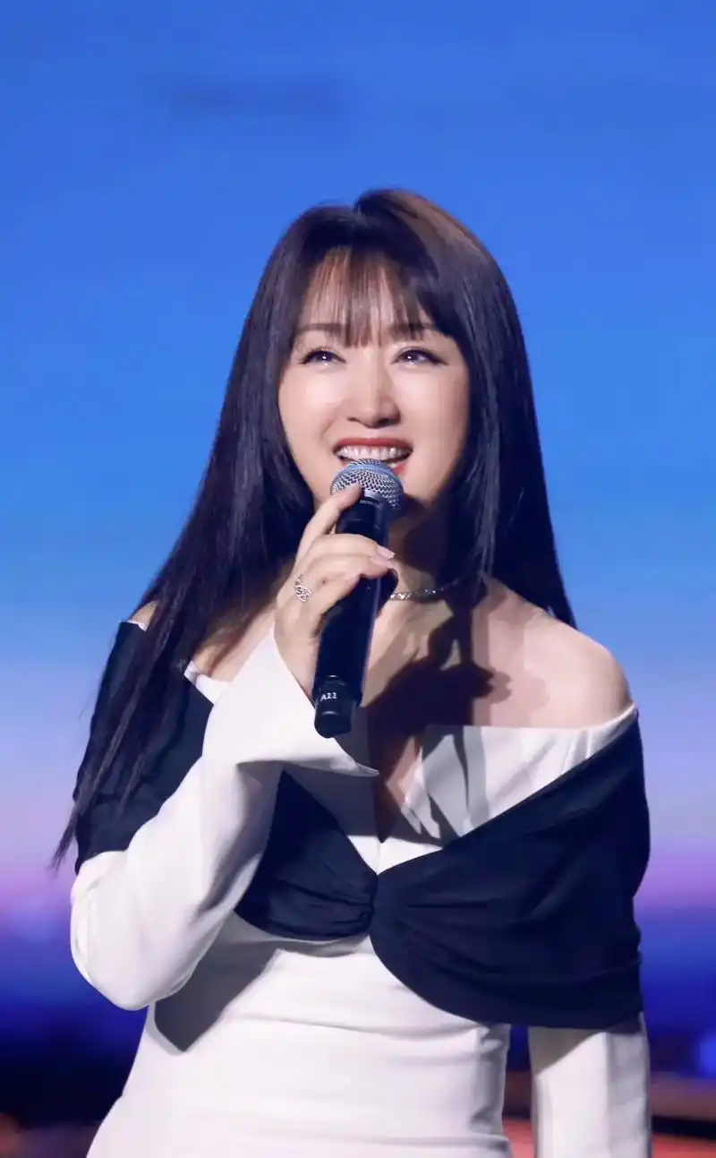 杨钰莹1971年5月11日出生于江西省南昌市新建区石岗镇 - 杨钰莹遇