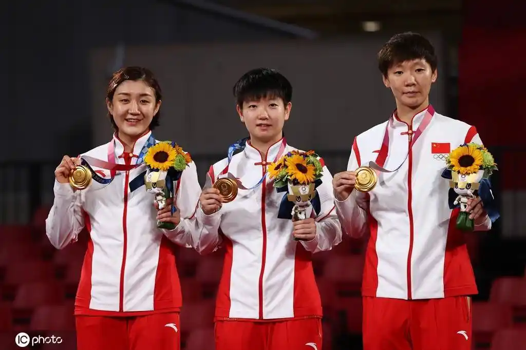 东京奥运会乒乓球女团颁奖仪式中国队夺得金牌