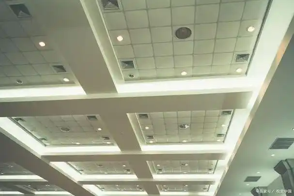 中国国际贸易中心的展览大厅,超级市场,宾馆大堂等建筑公用部分的大