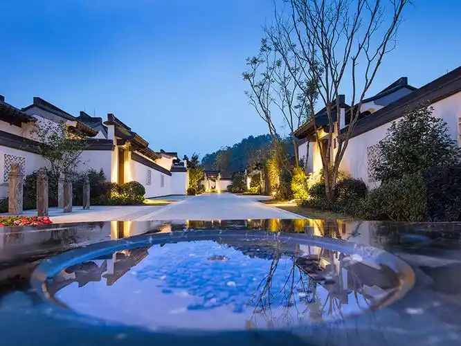 【云上精选度假别墅】走近大邑烟霞湖畔的江南徽式建筑风别墅,感受不