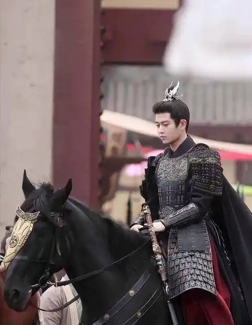 任嘉伦定新剧,女主是还没找到,《驭鲛记》跟热巴真的让人期待_问题