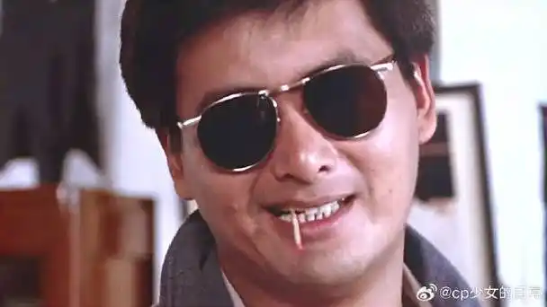 英雄本色:发哥不愧是小马哥亲兄弟,墨镜大衣一戴,阿豪都看呆了